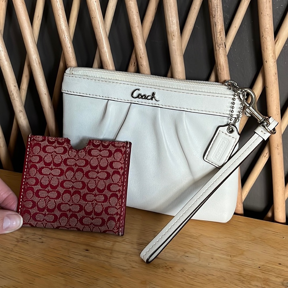 Beautiful Coach Wristlet & Billfold